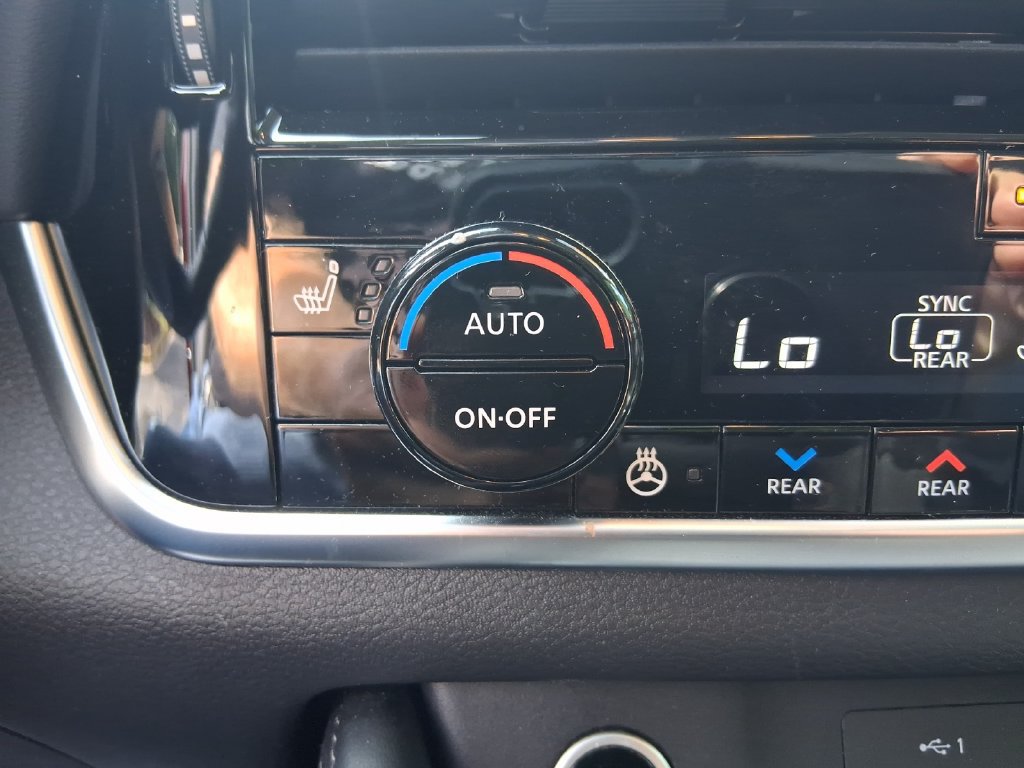 Used 2023 Nissan Rogue SL w/ SL Premium Package FWD image 30