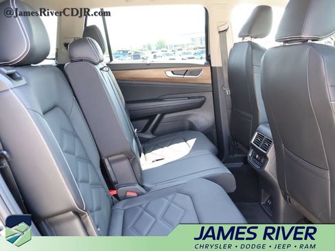 Used 2026 Volkswagen Atlas SE AWD/4WD image 11