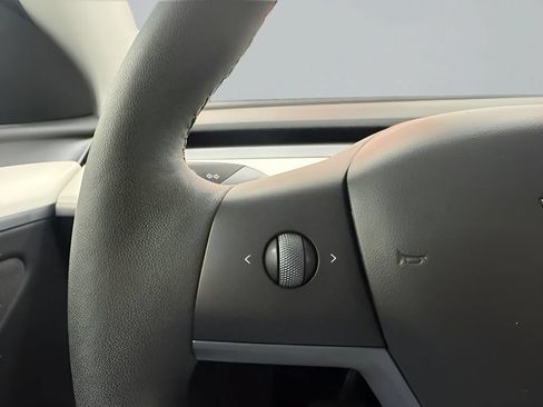 Used 2024 Tesla Model Y Long Range RWD image 18