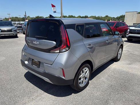 Used 2024 Kia Soul LX w/ Option Group 015 FWD image 5