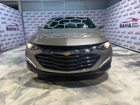 Used 2025 Chevrolet Malibu LT image 2