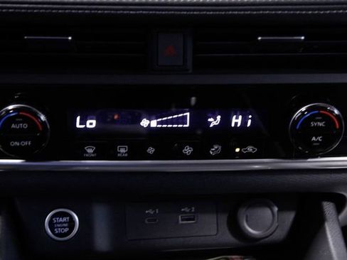 Used 2023 Nissan Rogue SV image 27