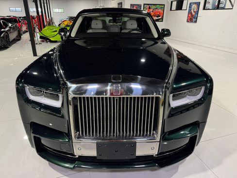 Used 2022 Rolls-Royce Phantom Sedan image 2