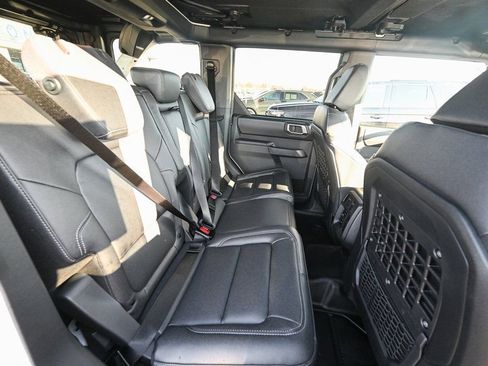 New 2025 Ford Bronco Badlands image 24