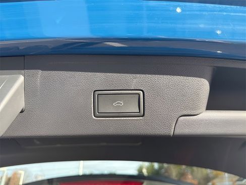 Used 2025 Volkswagen Atlas Cross Sport SEL image 30