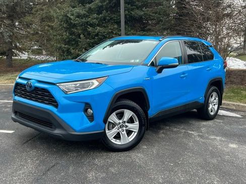 Used 2019 Toyota RAV4 XLE image 1