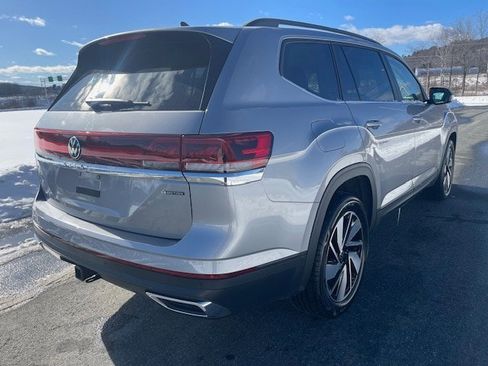 Used 2025 Volkswagen Atlas SE image 2