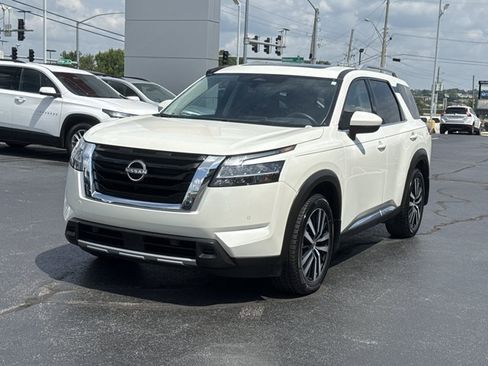 Certified 2024 Nissan Pathfinder Platinum AWD/4WD image 15