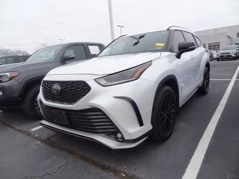 Used 2023 Toyota Highlander XSE image 1