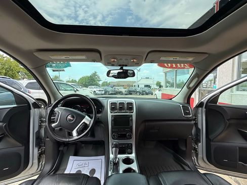 Used 2010 GMC Acadia SLT w/ Technology Package image 13