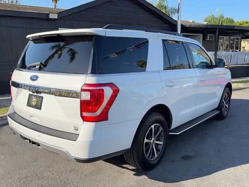 Used 2018 Ford Expedition XLT w/ Equipment Group 202A AWD/4WD image 8
