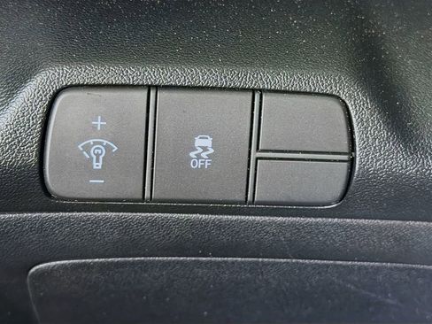 Used 2025 Hyundai Elantra Sport image 12