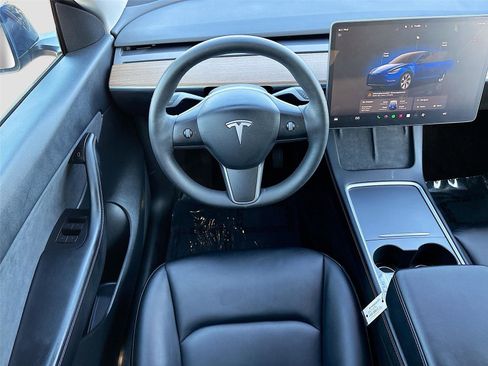 Used 2022 Tesla Model Y Long Range AWD/4WD image 22