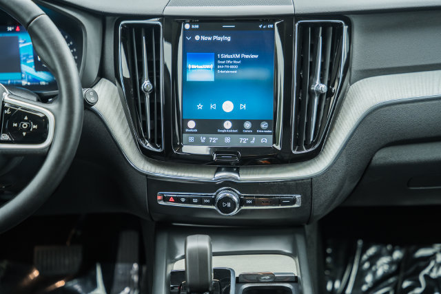 Certified 2025 Volvo XC60 B5 Plus w/ Climate Package AWD/4WD image 22