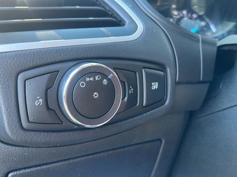 Used 2023 Ford Edge SEL image 16