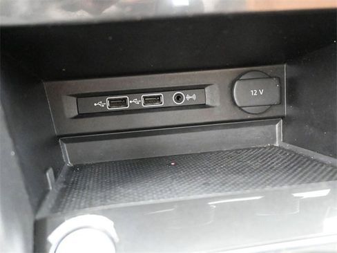 Used 2018 Volkswagen Tiguan SEL image 31