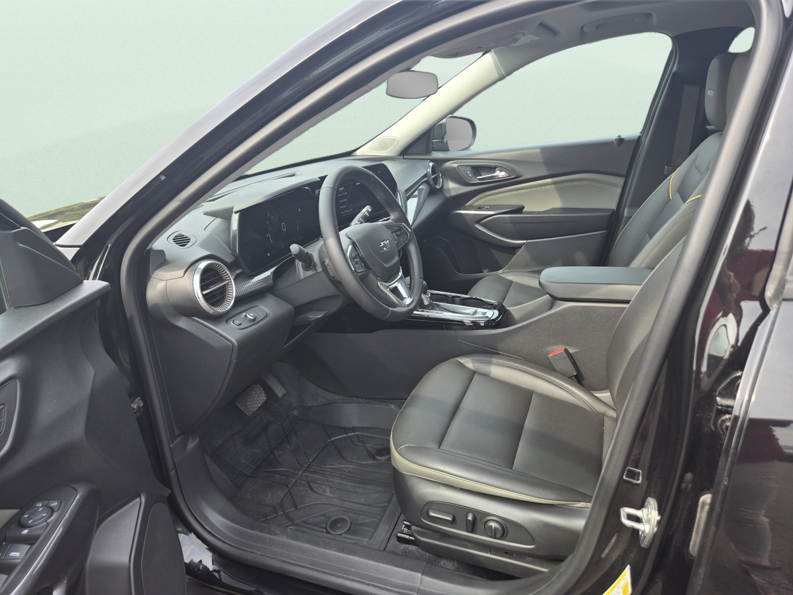 Used 2025 Chevrolet Trax ACTIV w/ Sunroof Package FWD image 10