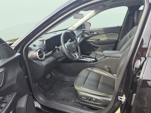 Used 2025 Chevrolet Trax ACTIV w/ Sunroof Package FWD image 10