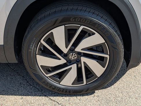 Used 2025 Volkswagen Atlas SE AWD/4WD image 14