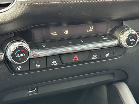 Used 2021 MAZDA MAZDA3 Hatchback w/Premium Plus Pkg image 23