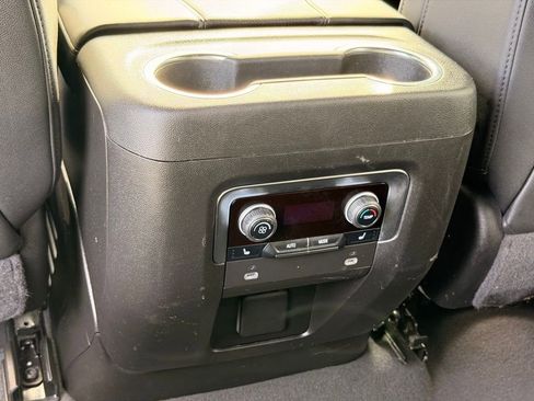Used 2024 Chevrolet Tahoe Premier RWD image 17