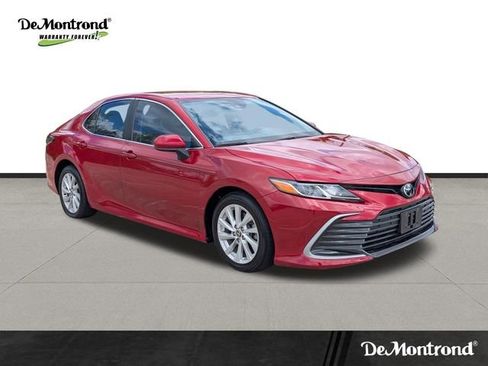 Used 2024 Toyota Camry LE image 3