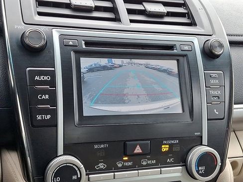 Used 2014 Toyota Camry L image 17