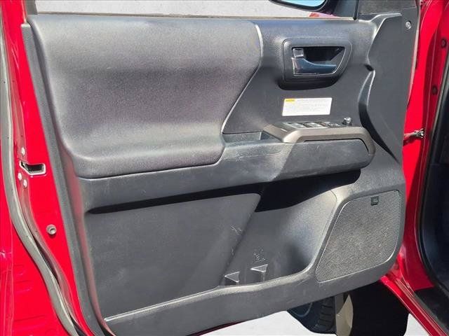 Used 2018 Toyota Tacoma TRD Off-Road AWD/4WD image 11