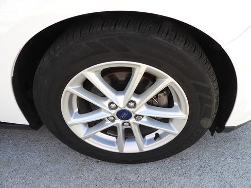 Used 2016 Ford Focus SE FWD image 11