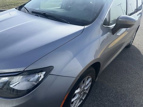 Used 2021 Chrysler Voyager Lxi image 4