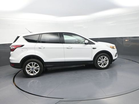 Used 2017 Ford Escape SE image 12