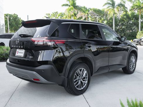 Used 2023 Nissan Rogue S AWD/4WD image 24