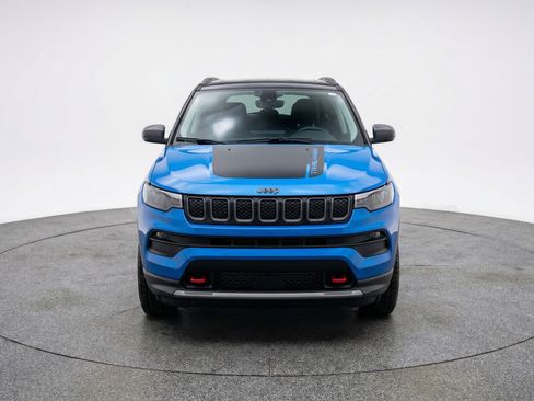 Used 2025 Jeep Compass Trailhawk w/ Trailer Tow Group image 2