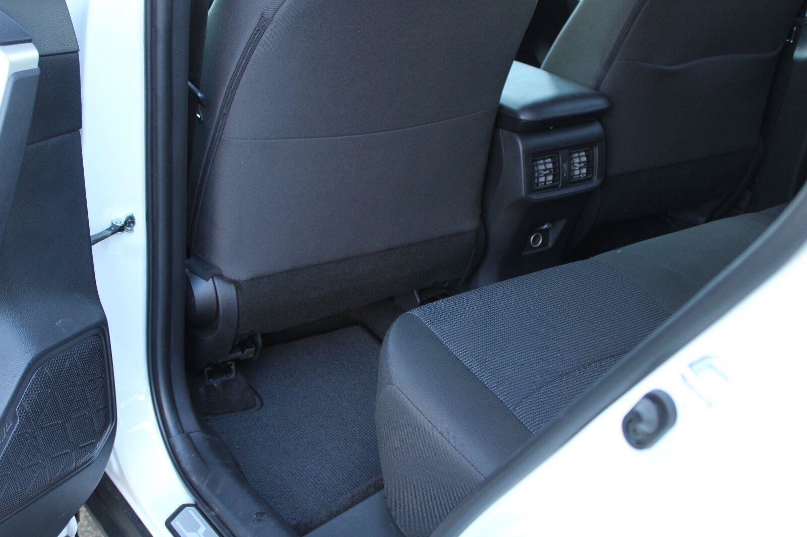 Certified 2024 Toyota RAV4 LE AWD/4WD image 44