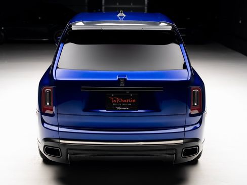 Used 2021 Rolls-Royce Cullinan Black Badge image 24