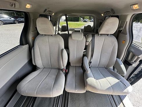 Used 2012 Toyota Sienna LE image 13