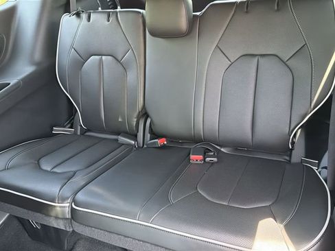 New 2026 Chrysler Pacifica Limited image 16