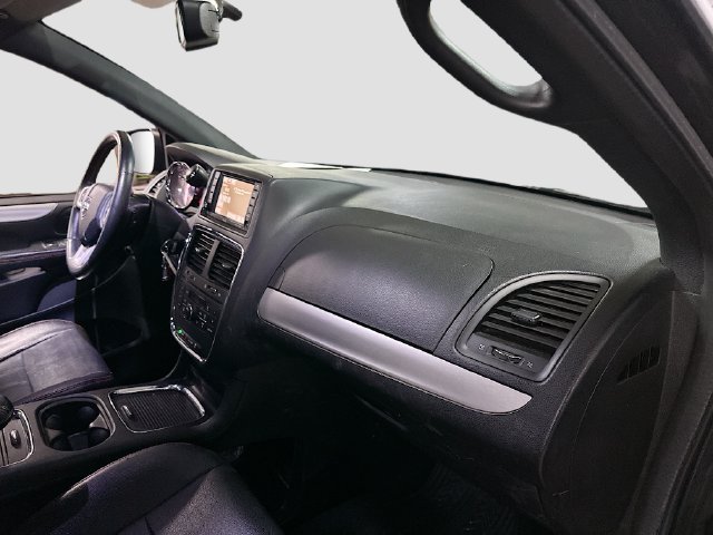 Used 2016 Dodge Grand Caravan R/T w/ Driver Convenience Group FWD image 31