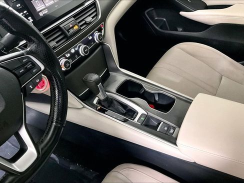 Used 2018 Honda Accord EX image 16
