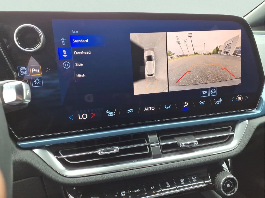 Certified 2024 Chevrolet Equinox EV LT FWD image 11