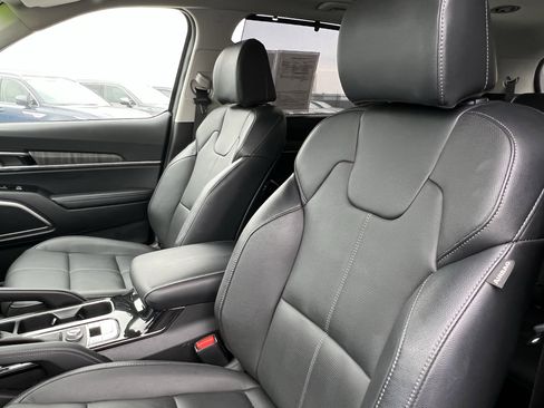Certified 2024 Kia Telluride EX image 25