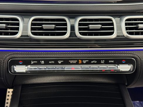 Used 2024 Mercedes-Benz GLS 580 4MATIC image 34