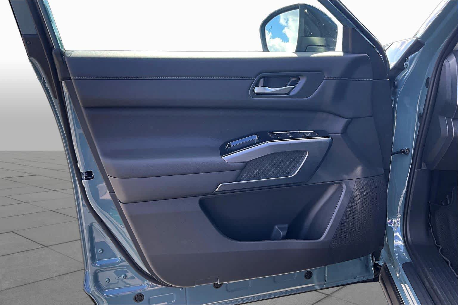 New 2026 Nissan Pathfinder SL FWD image 10