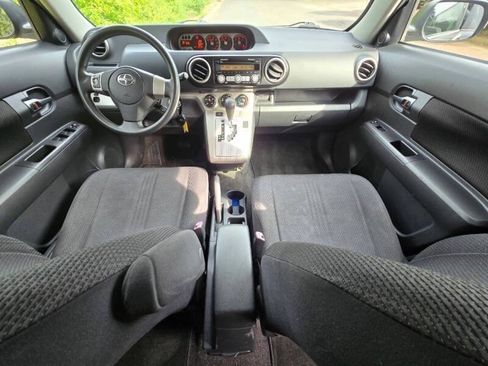 Used 2008 Scion xB FWD image 2