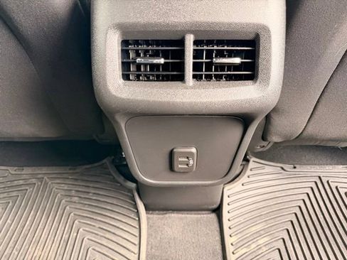 Used 2023 Chevrolet Equinox LT AWD/4WD image 15