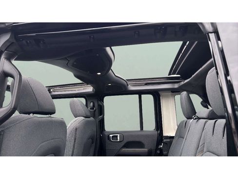 Used 2025 Jeep Wrangler Sahara w/ Safety Group image 11