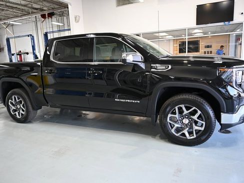 New 2026 GMC Sierra 1500 SLE w/ Preferred Package image 4