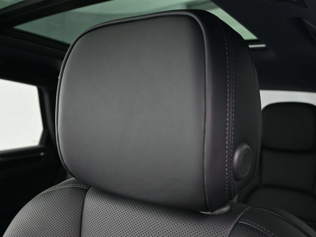 Certified 2026 Porsche Macan AWD/4WD image 20