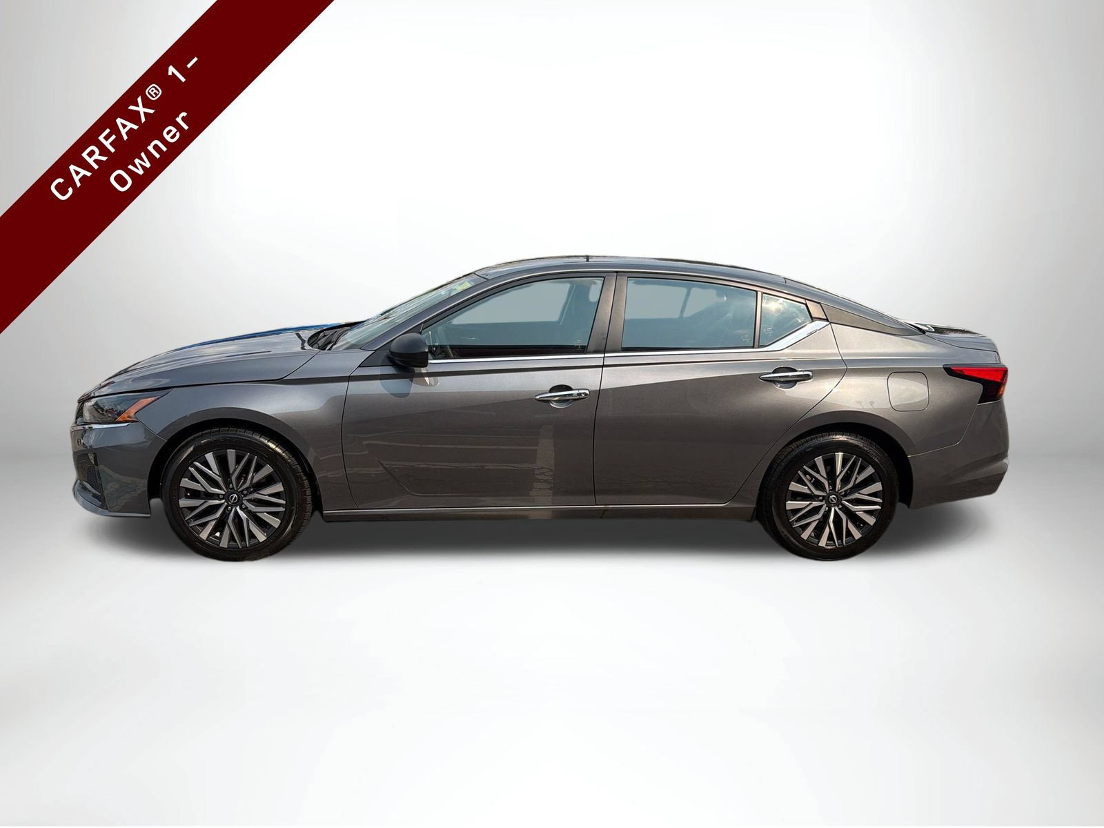 Used 2025 Nissan Altima 2.5 SV FWD image 3