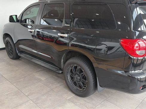 Used 2014 Toyota Sequoia Platinum image 3